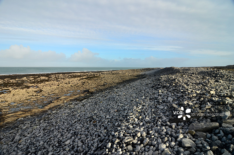 阿伦群岛的鹅卵石海滩图片素材