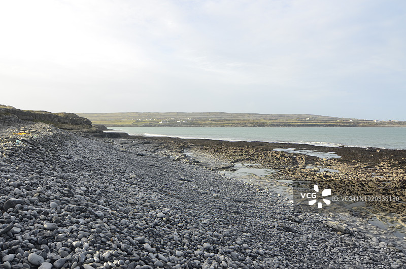 阿伦群岛的鹅卵石海滩图片素材