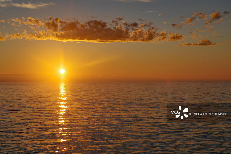 挪威北冰洋梅哈姆峡湾日落图片素材