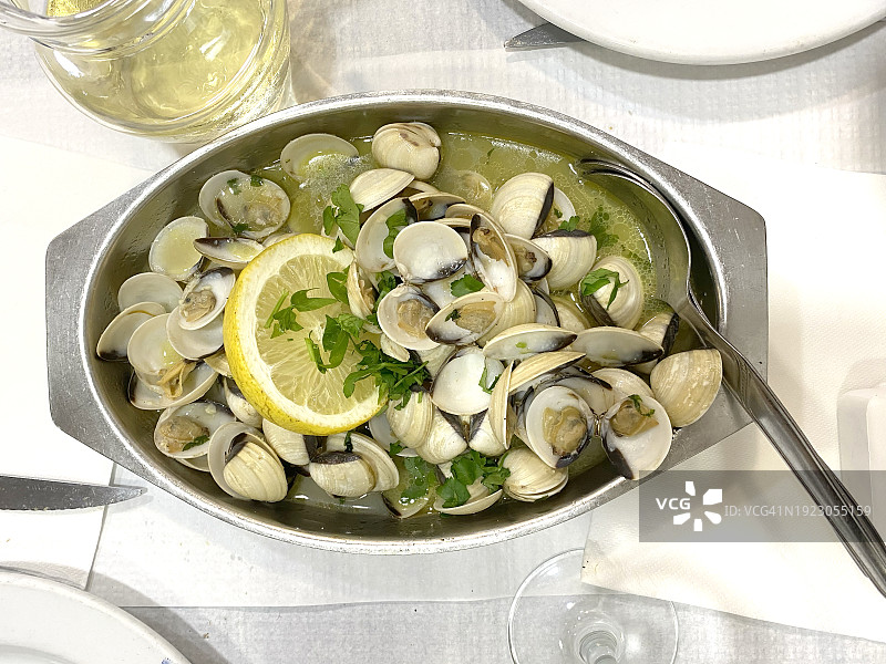 新鲜烹饪的蛤蜊图片素材