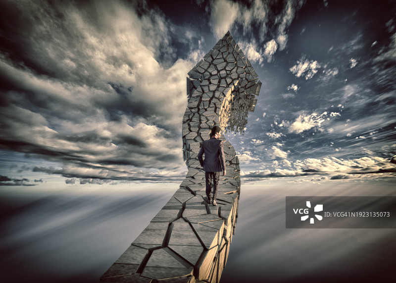 巨箭射向天空，坡道上有人行走图片素材