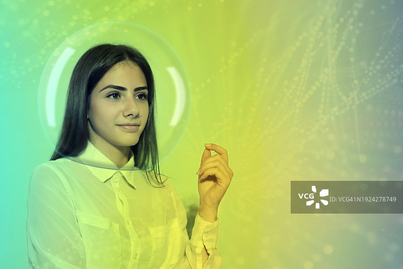 在泡泡里的女人图片素材