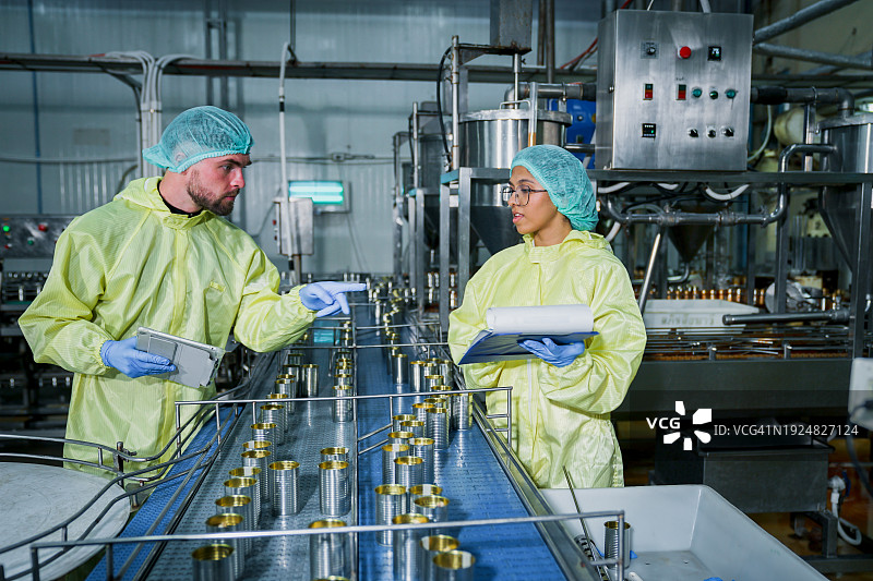 小型工厂工人图片素材