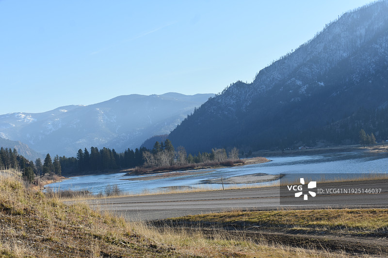 美国蒙大拿州天堂镇湖光山色图片素材