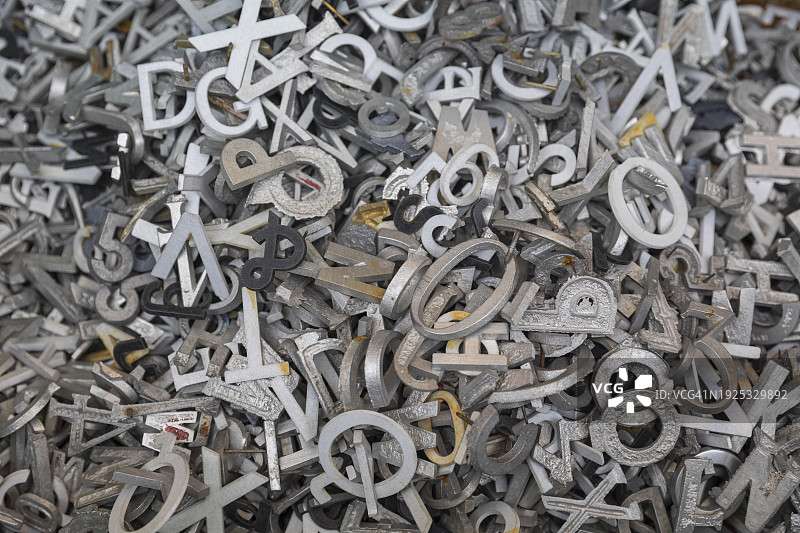 金属打字机字母图片素材