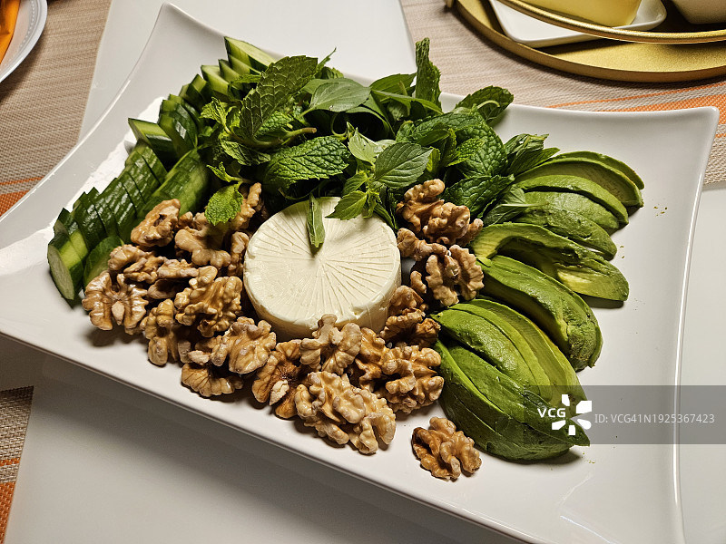 美国科特马德拉餐桌上的盘中美食俯视图图片素材