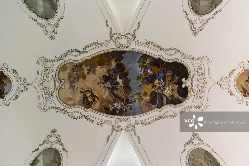 锡拉库萨圣卢西亚阿拉巴迪亚教堂的巴洛克天花板壁画图片素材