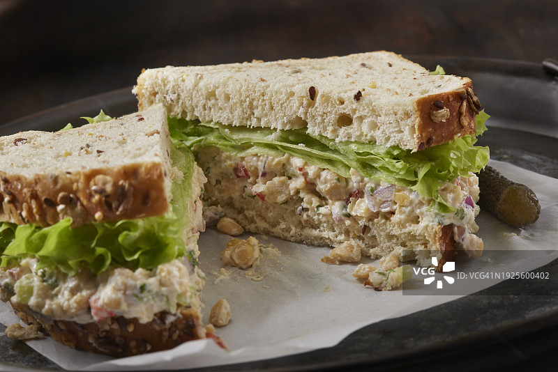 奶油鹰嘴豆沙拉三明治图片素材