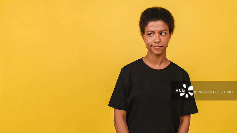 怀疑，留白人像图片素材