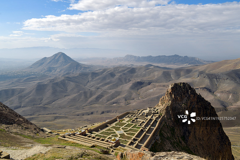 阿塞拜疆纳希切万的阿林贾要塞鸟瞰，被称为阿塞拜疆的马丘比丘图片素材