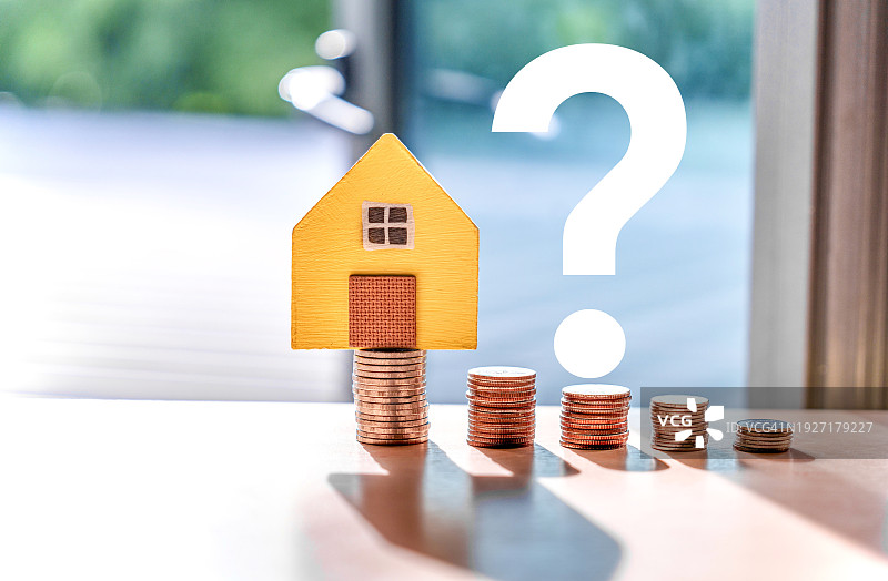 房屋模型与问号：房屋建造和买卖问题图片素材