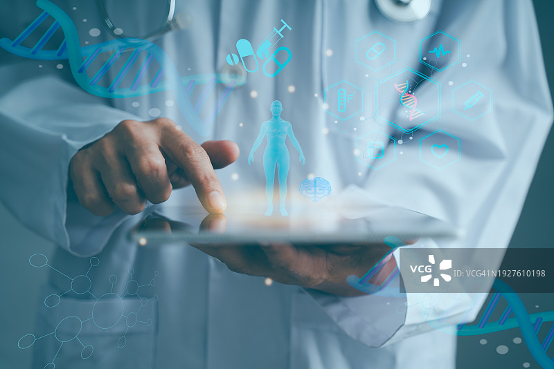 数字医疗领域，医生在平板电脑上操作电子病历，具有DNA和全息界面，网络连接代表着前沿技术图片素材