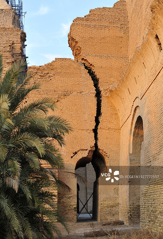 伊拉克考古遗产历史：泰西封拱门砖石裂缝图片素材