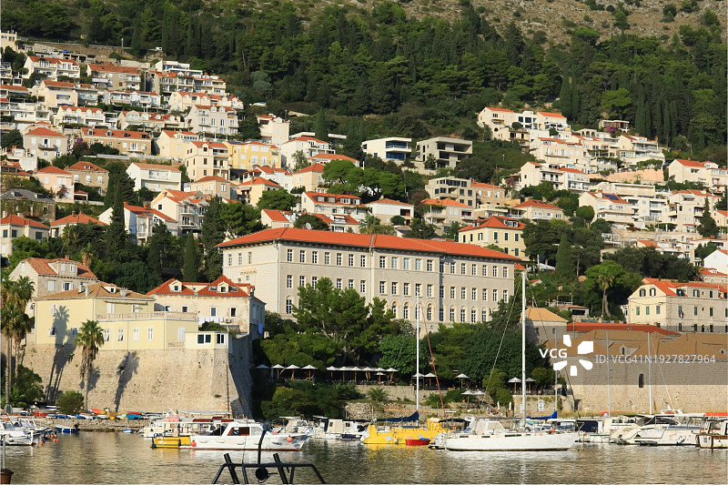 斯尔德山上的杜布罗夫尼克城镇和港口图片素材