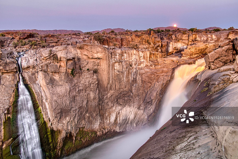 南非奥格拉比斯瀑布的迷人景色图片素材