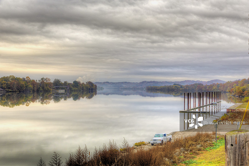 俄亥俄州艾伦顿河景图片素材