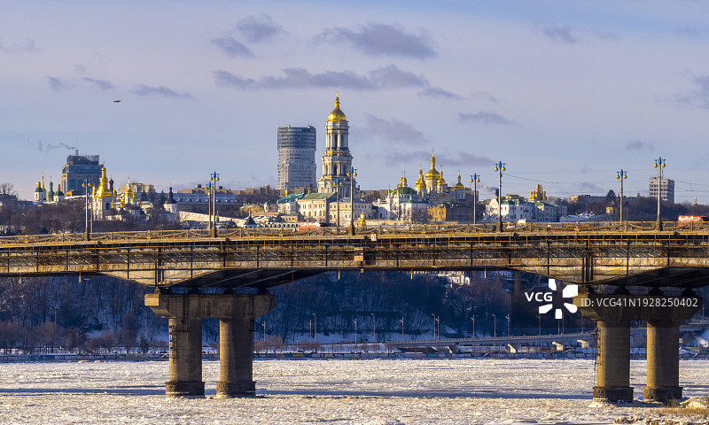 冬季基辅洞穴修道院图片素材
