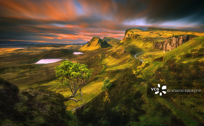 日落时天空映衬下的风景图片素材