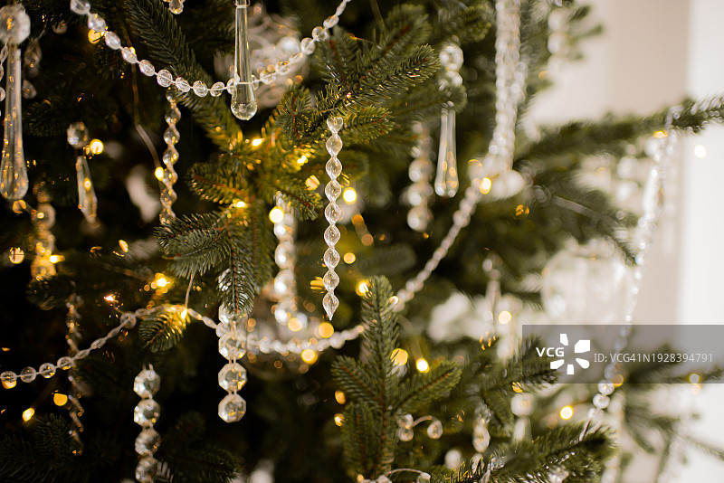 点亮的圣诞树特写图片素材