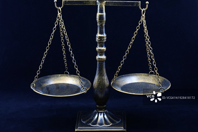 象征正义的体重秤图片素材