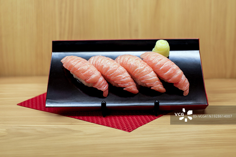 豪华金枪鱼寿司套餐图片素材
