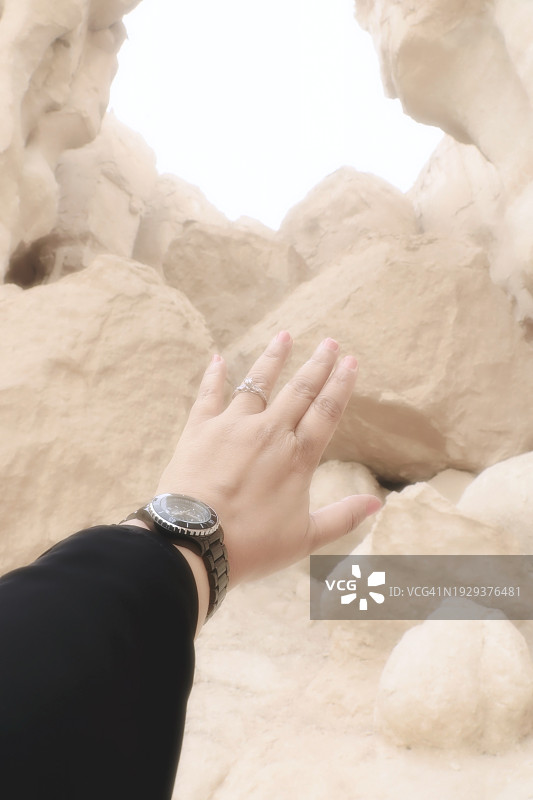 伸出援手图片素材