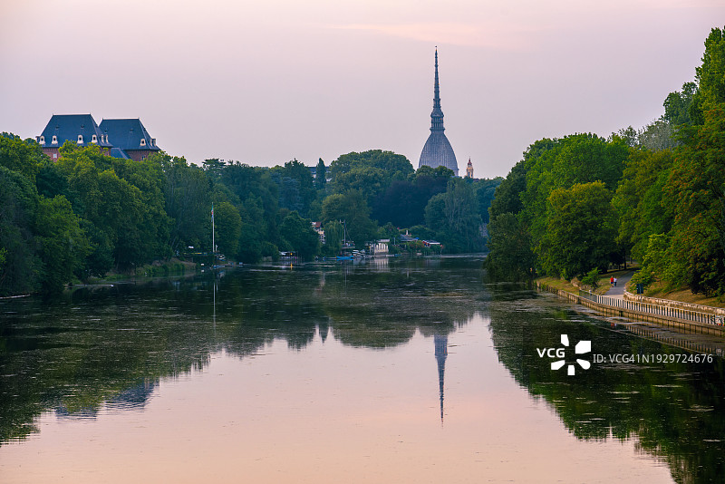 都灵黄昏时的波河，意大利图片素材