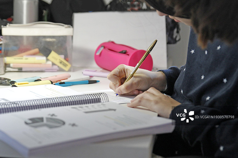 青少年学习图片素材