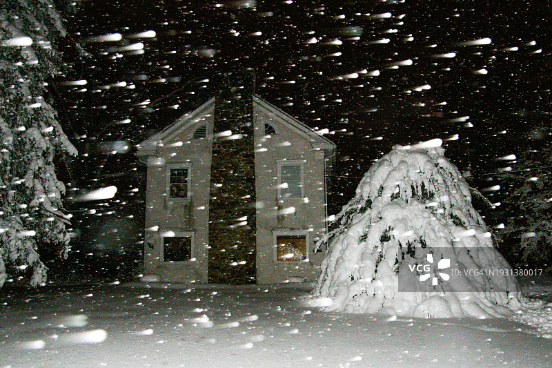 夜间暴风雪图片素材