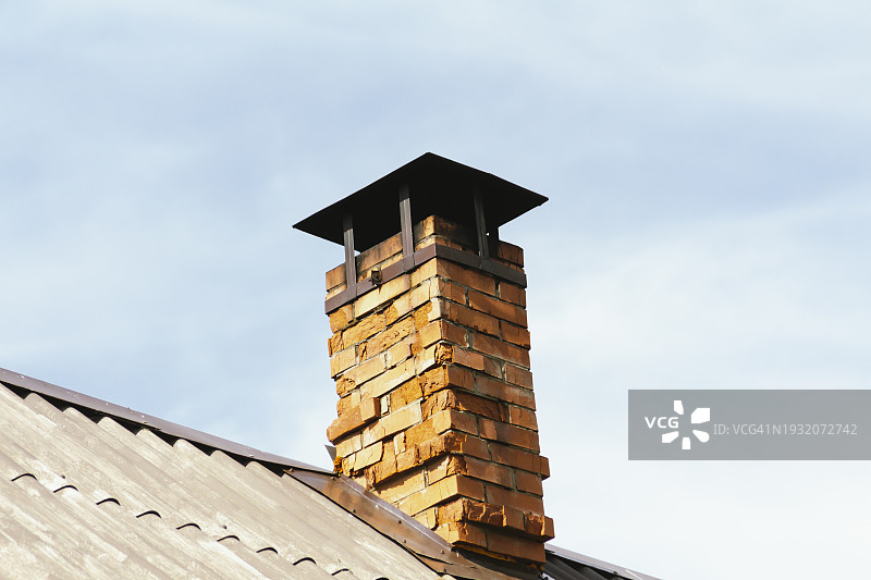 私人住宅的砖砌烟囱，乡村住宅的炉子图片素材