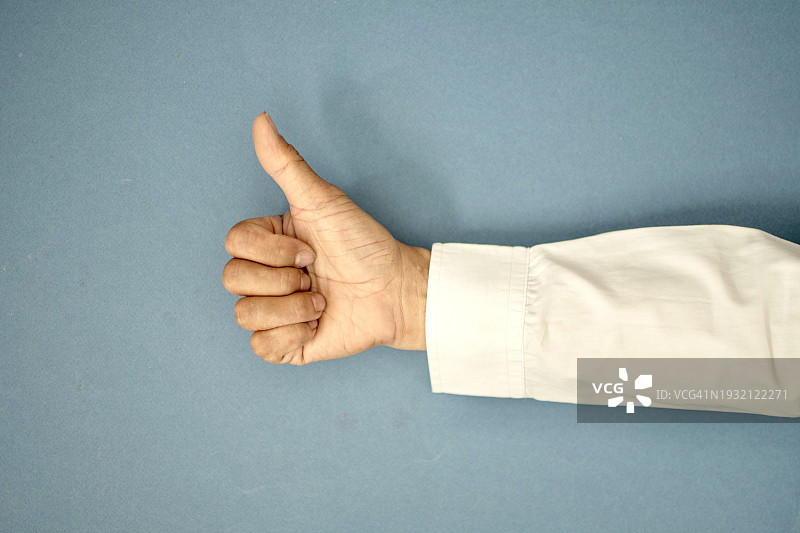 伸出大拇指图片素材