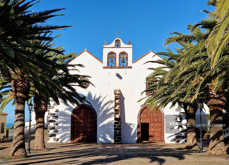 西班牙拉帕尔马岛圣多明戈德加拉菲亚的努埃斯特拉·塞尼奥拉·德拉卢兹教堂图片素材