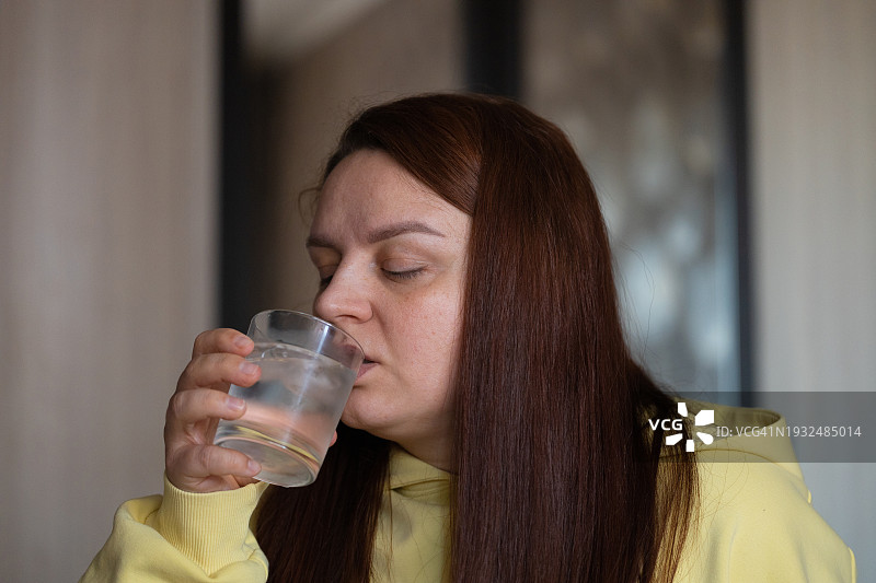 冷水引起的牙痛和牙齿敏感图片素材