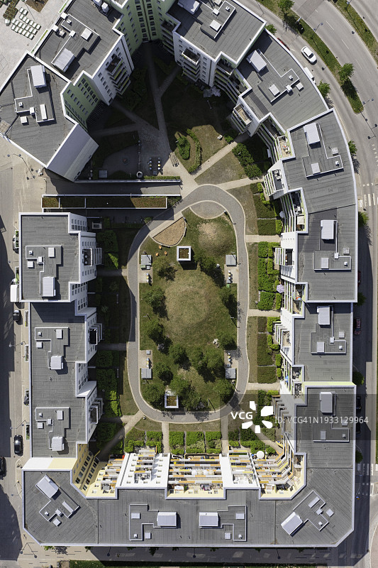 带内院的住宅楼群夏季俯视图图片素材