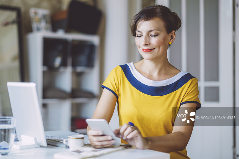 成功的时装设计师肖像图片素材