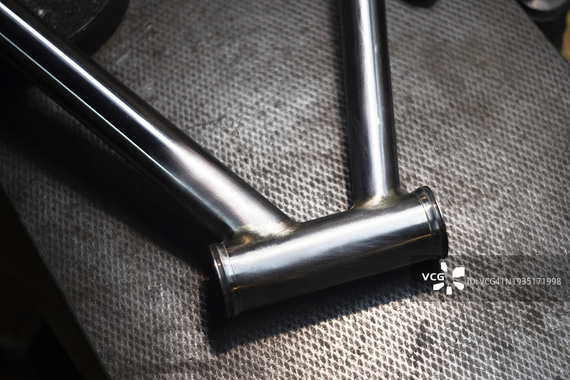 未加工的自行车车架图片素材