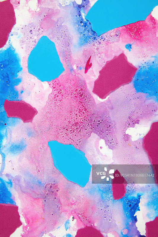 现代抽象形状模拟混合媒体纸拼贴艺术，彩色俏皮超现实粉蓝色水彩纹理图片素材
