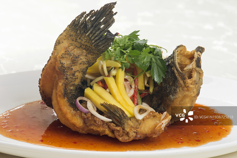 中式泰式炸石斑鱼图片素材