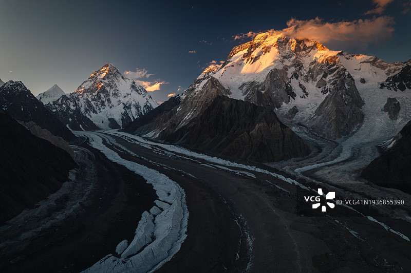 巴基斯坦喀喇昆仑山脉 Concordia 营地 K2 乔戈里峰和布洛德峰鸟瞰图片素材