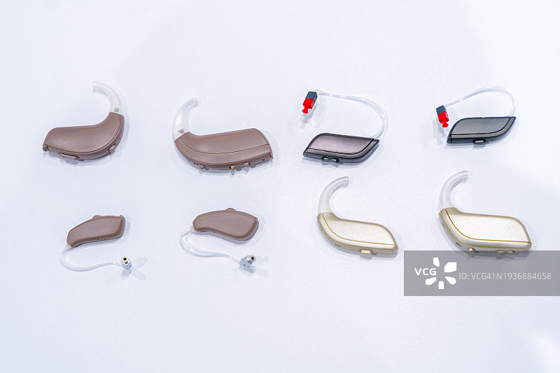 小型创新助听器设备棚拍照片图片素材