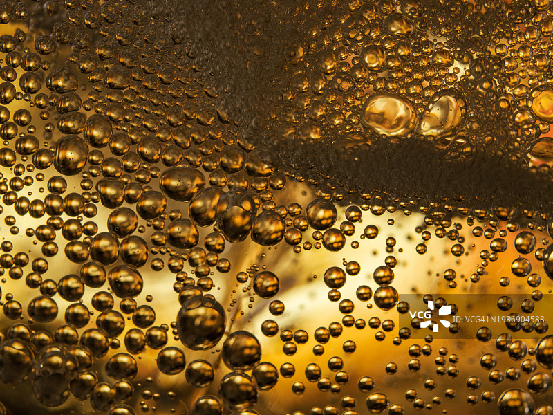 冰块上的气泡图片素材