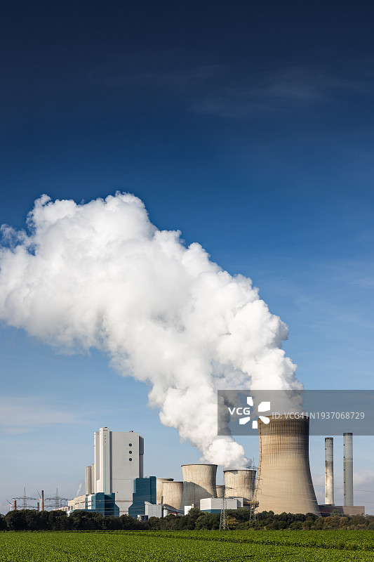 带有烟囱的尼德劳塞姆燃煤电站图片素材