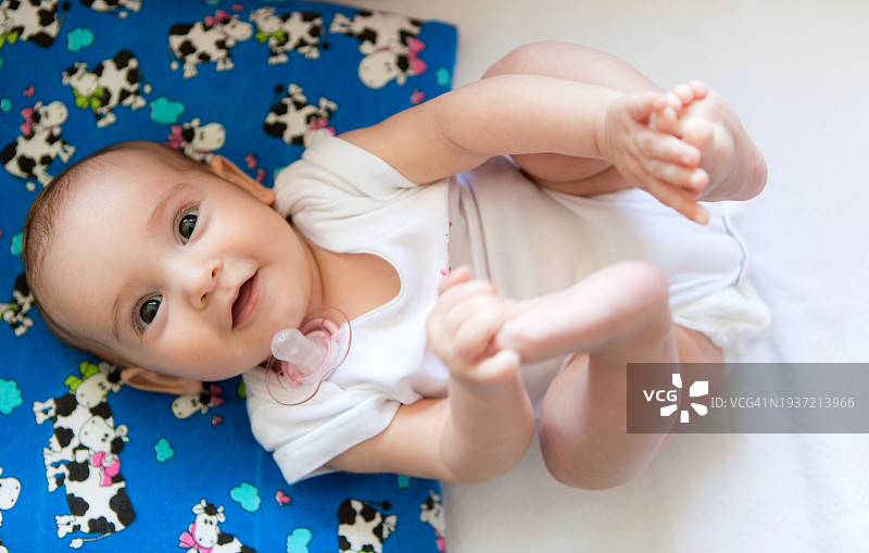 可爱快乐的女婴图片素材