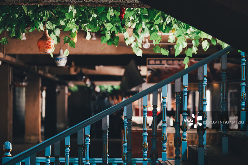 中国新疆维吾尔自治区乌鲁木齐大巴扎的翠绿阶梯图片素材