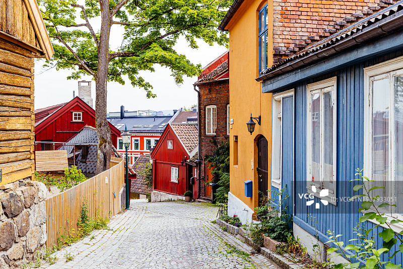 挪威奥斯陆老城区的历史悠久的木屋图片素材
