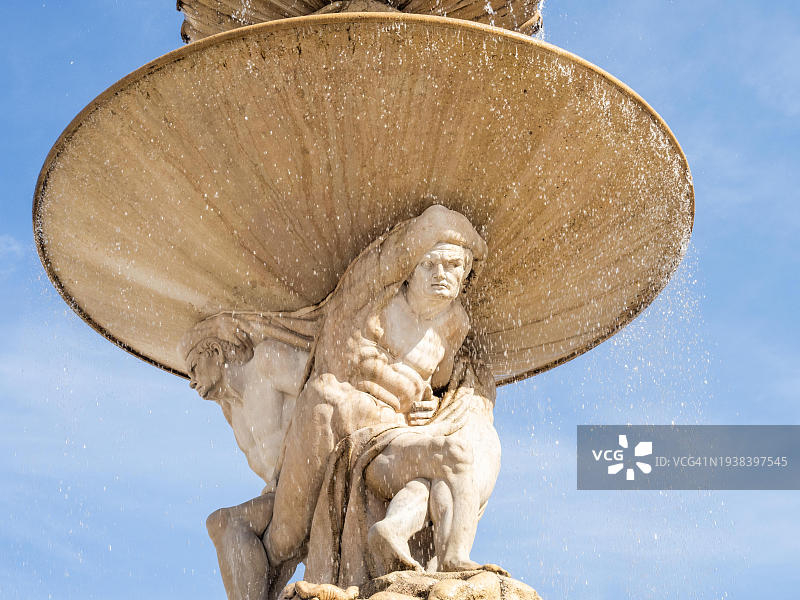 萨尔茨堡老城区 Residenzplatz的住宅喷泉图片素材