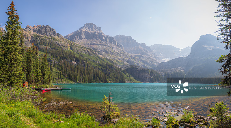 奥哈拉湖的绿色湖水全景图片素材