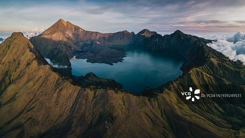 龙目岛林贾尼火山全景图片素材
