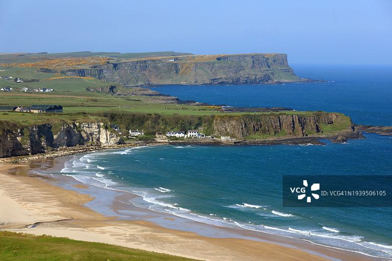 北爱尔兰安特里姆郡巴林托伊：怀特帕克湾和Portbradden景色图片素材