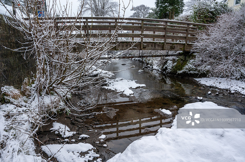 苏格兰巴尔格雷格河上的人行天桥图片素材